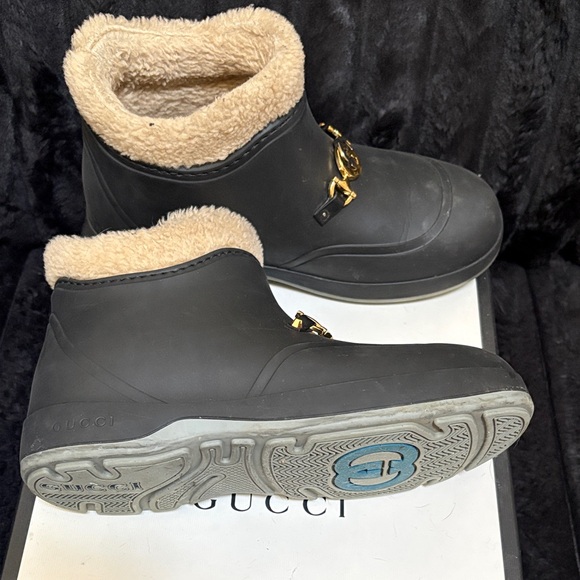 Gucci Women's Black and Tan Mules with Gold Accent - Picture 3 of 4